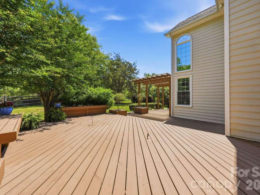 8901 Whipps Cross Court, Waxhaw, NC 28173.  MLS# CAR4377556, YatesRealty ID 20134. 