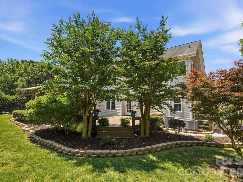 8901 Whipps Cross Court, Waxhaw, NC 28173.  MLS# CAR4377556, YatesRealty ID 20134. 