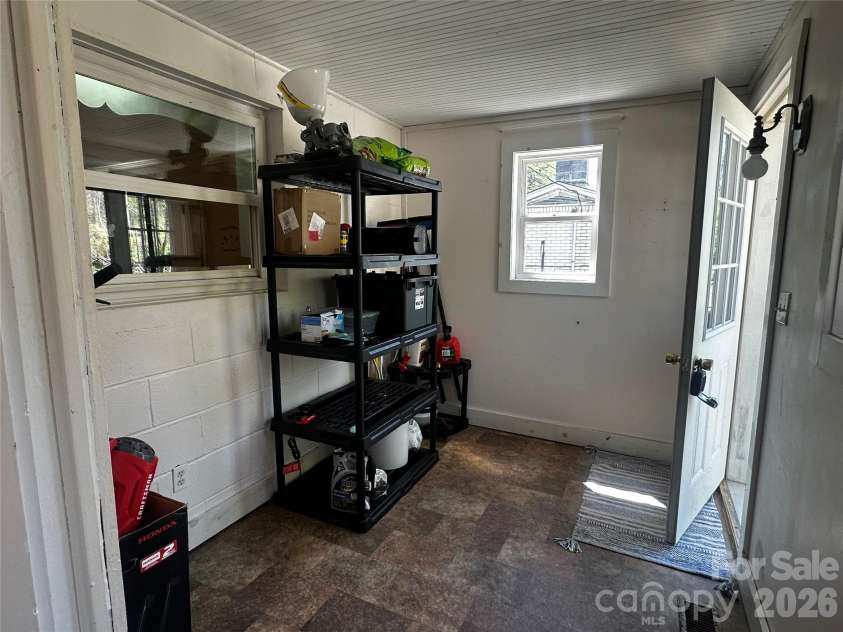 9 Poplar Drive, Spruce Pine, NC 28777.  MLS# CAR4370874, YatesRealty ID 20135. 
