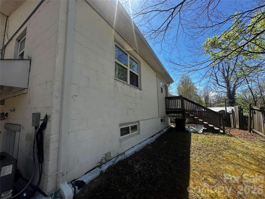 9 Poplar Drive, Spruce Pine, NC 28777.  MLS# CAR4370874, YatesRealty ID 20135. 