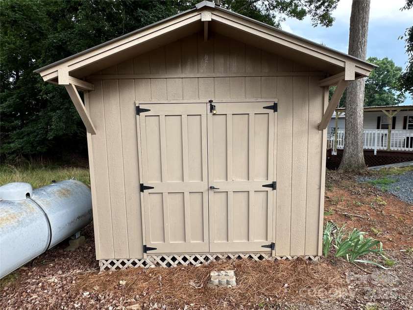 104 Cardinal Drive, New London, NC 28127.  MLS# CAR4271571, YatesRealty ID 20136. 