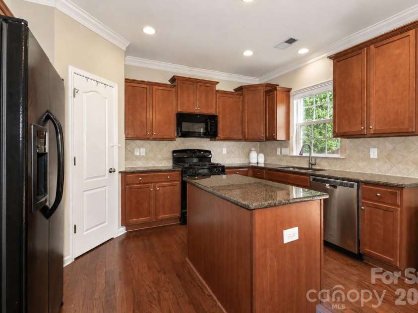 147 Colborne Drive, Mooresville, NC 28115.  MLS# CAR4374571, YatesRealty ID 20136. 