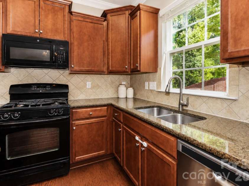 147 Colborne Drive, Mooresville, NC 28115.  MLS# CAR4374571, YatesRealty ID 20136. 