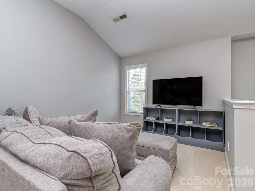 2008 Shalford Lane, Matthews, NC 28104.  MLS# CAR4364592, YatesRealty ID 20137. 2nd floor bonus