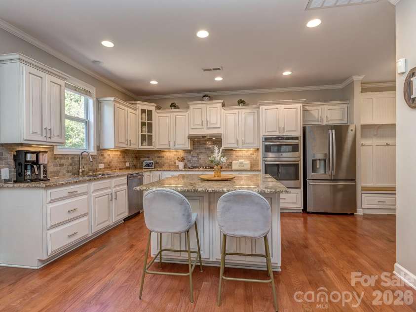 2008 Shalford Lane, Matthews, NC 28104.  MLS# CAR4364592, YatesRealty ID 20137. Kitchen 