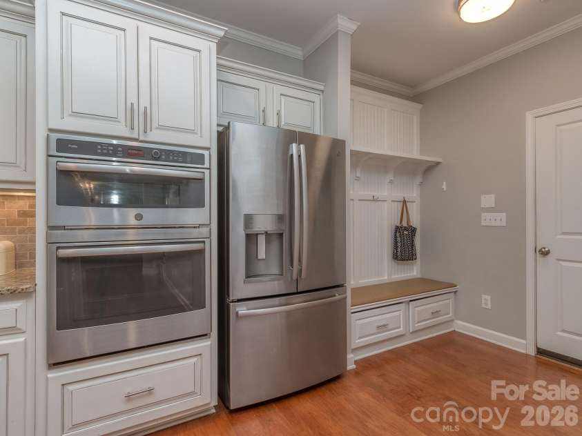 2008 Shalford Lane, Matthews, NC 28104.  MLS# CAR4364592, YatesRealty ID 20137. Kitchen 