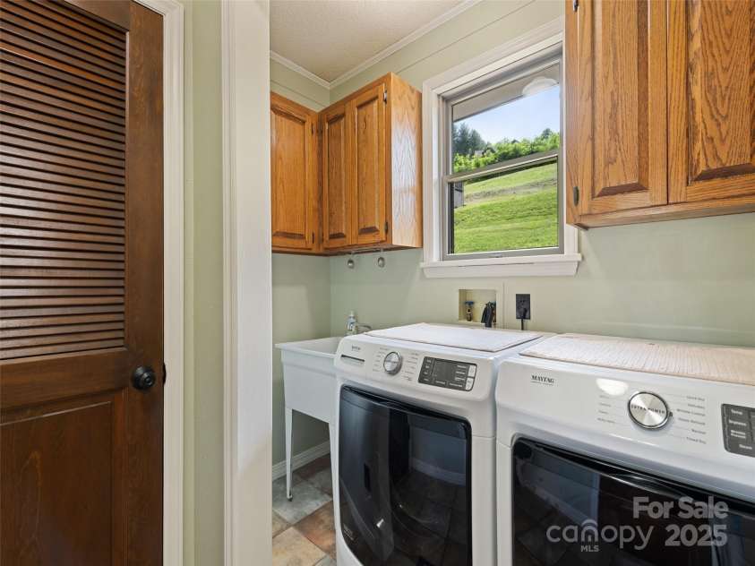 415 Crawford Road, Waynesville, NC 28785.  MLS# CAR4271871, YatesRealty ID 20137. 
