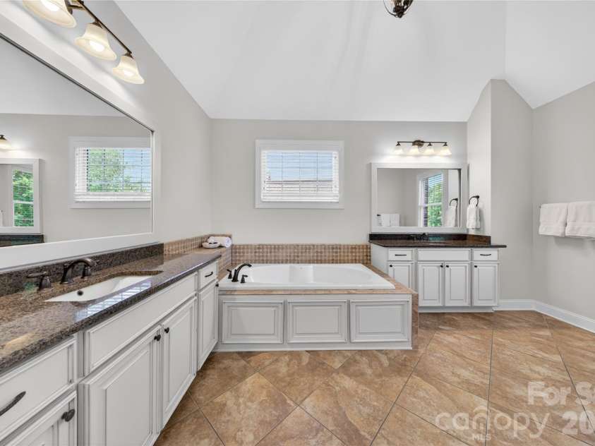 408 Montrose Drive, Waxhaw, NC 28173.  MLS# CAR4379109, YatesRealty ID 20138. 