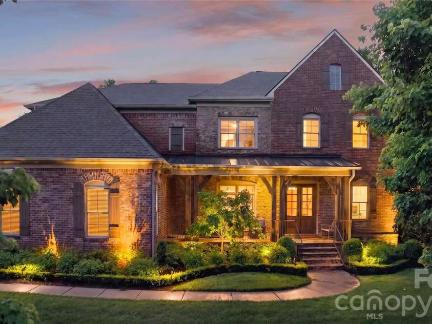 408 Montrose Drive, Waxhaw, NC 28173.  MLS# CAR4379109, YatesRealty ID 20138. 