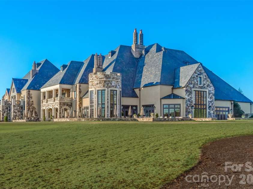 408 Montrose Drive, Waxhaw, NC 28173.  MLS# CAR4379109, YatesRealty ID 20138. 