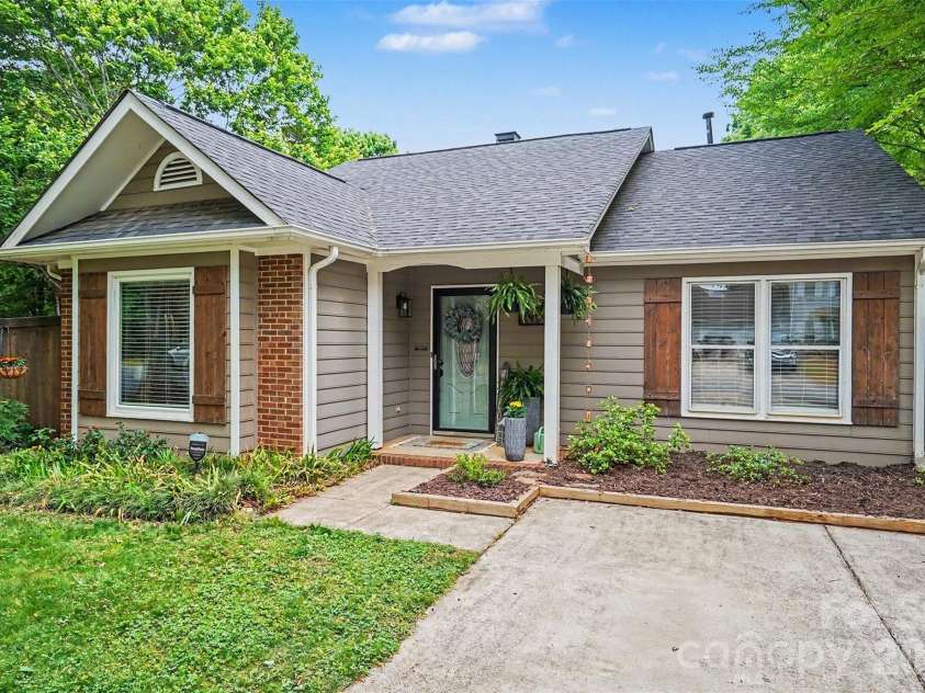 7450 Crestside Lane, Charlotte, NC 28227.  MLS# CAR4377642, YatesRealty ID 20139. 