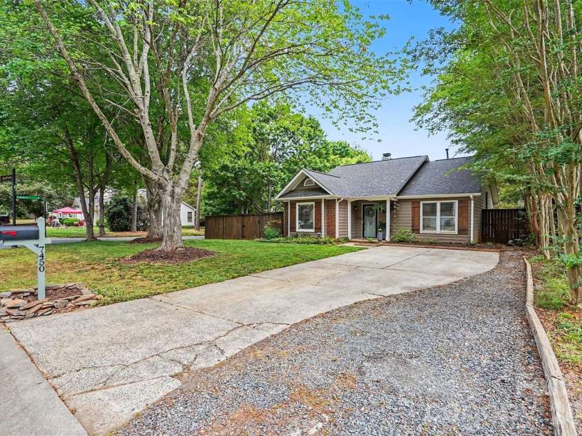 7450 Crestside Lane, Charlotte, NC 28227.  MLS# CAR4377642, YatesRealty ID 20139. 