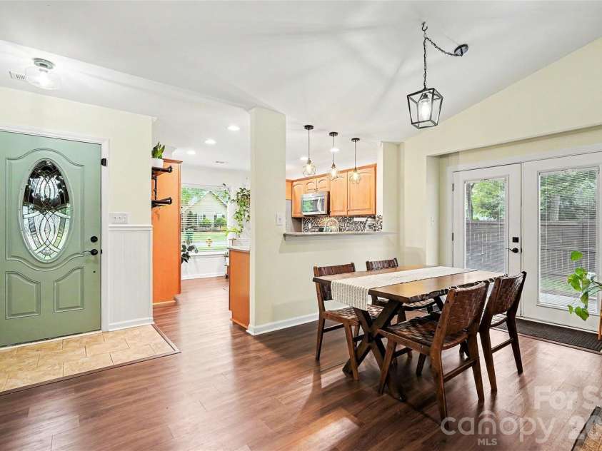 7450 Crestside Lane, Charlotte, NC 28227.  MLS# CAR4377642, YatesRealty ID 20139. 