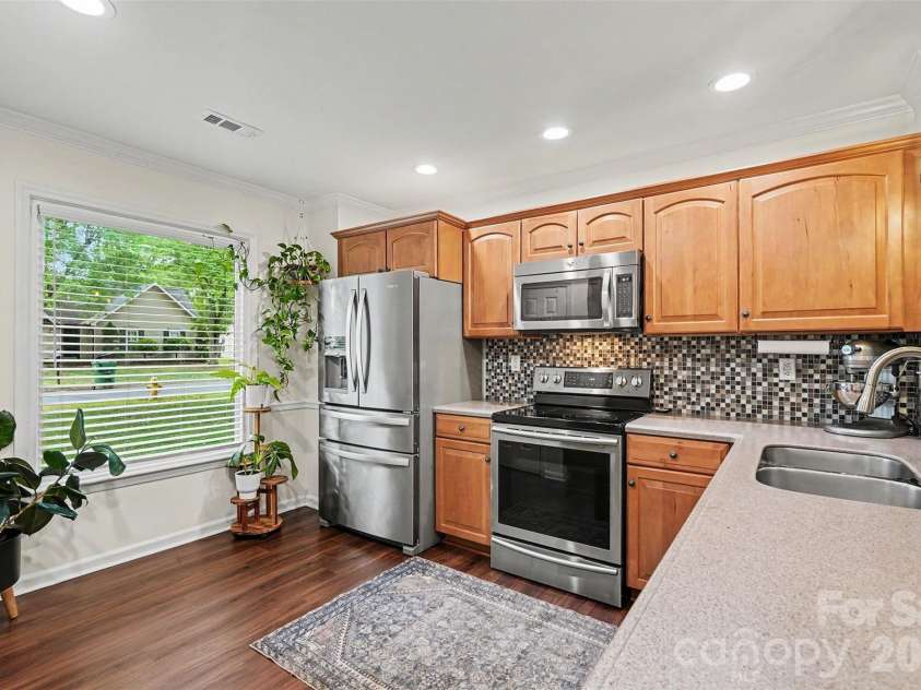 7450 Crestside Lane, Charlotte, NC 28227.  MLS# CAR4377642, YatesRealty ID 20139. 