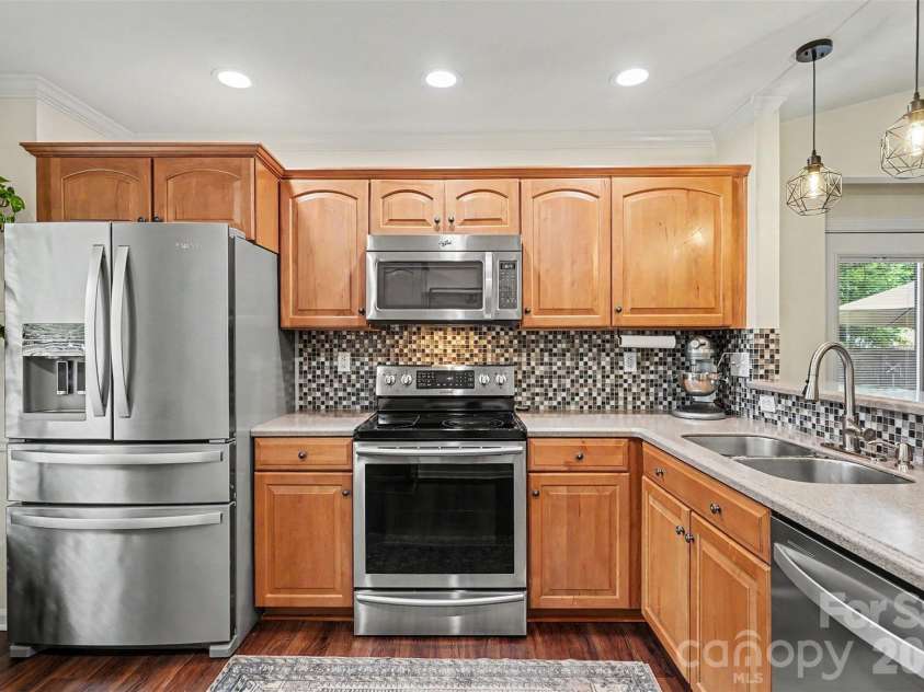7450 Crestside Lane, Charlotte, NC 28227.  MLS# CAR4377642, YatesRealty ID 20139. 