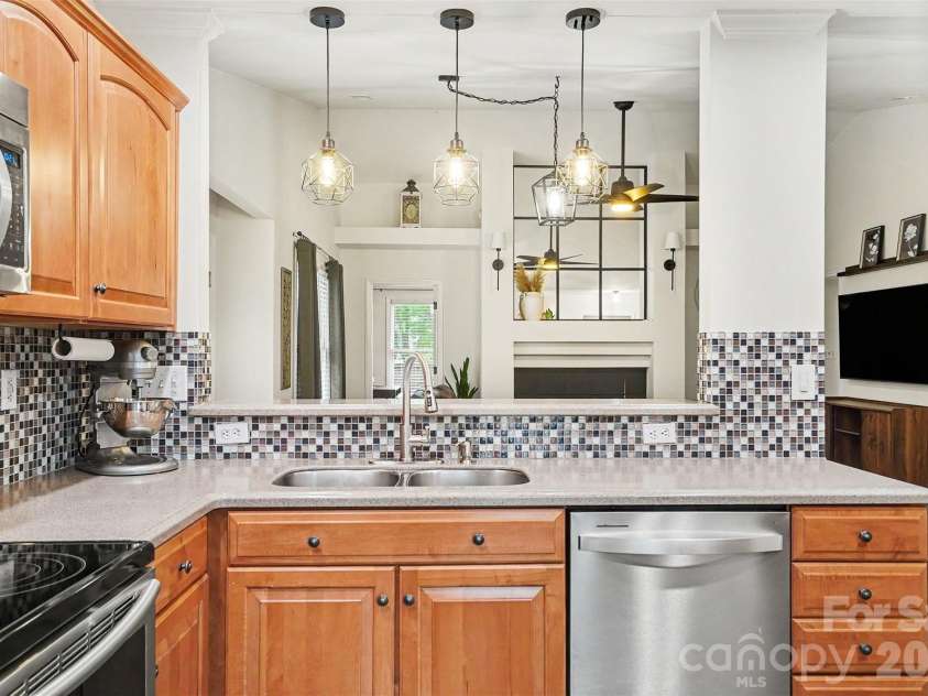 7450 Crestside Lane, Charlotte, NC 28227.  MLS# CAR4377642, YatesRealty ID 20139. 