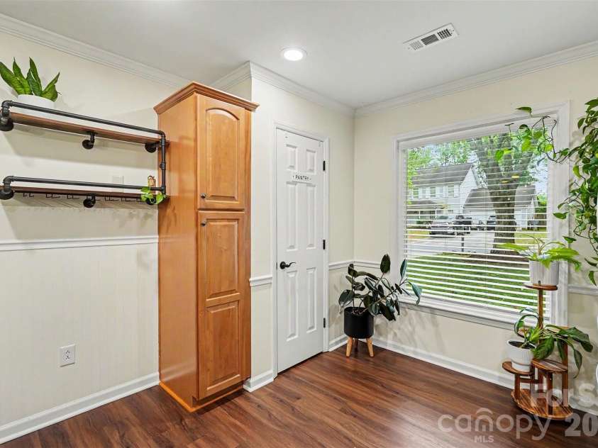 7450 Crestside Lane, Charlotte, NC 28227.  MLS# CAR4377642, YatesRealty ID 20139. 