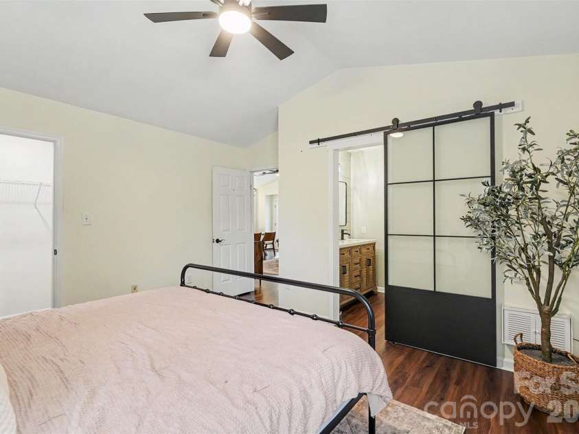 7450 Crestside Lane, Charlotte, NC 28227.  MLS# CAR4377642, YatesRealty ID 20139. 