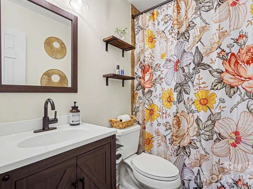 7450 Crestside Lane, Charlotte, NC 28227.  MLS# CAR4377642, YatesRealty ID 20139. 