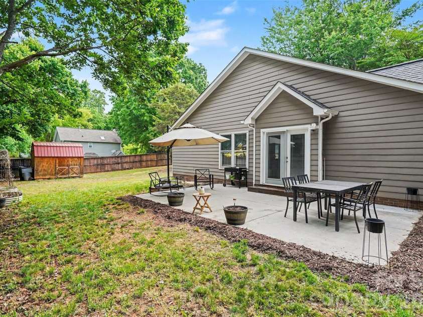 7450 Crestside Lane, Charlotte, NC 28227.  MLS# CAR4377642, YatesRealty ID 20139. 