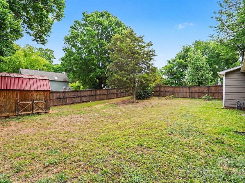 7450 Crestside Lane, Charlotte, NC 28227.  MLS# CAR4377642, YatesRealty ID 20139. Large flat backyard