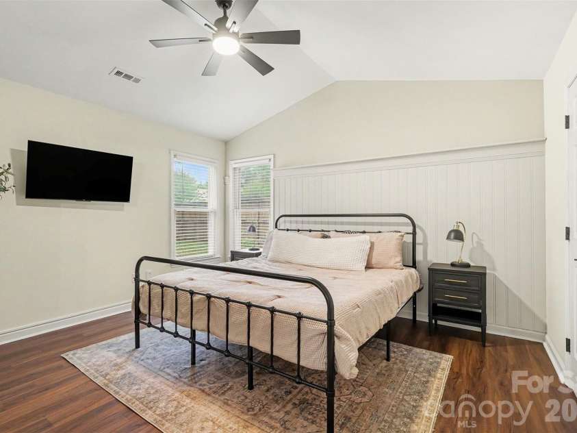 7450 Crestside Lane, Charlotte, NC 28227.  MLS# CAR4377642, YatesRealty ID 20139. Primary suite