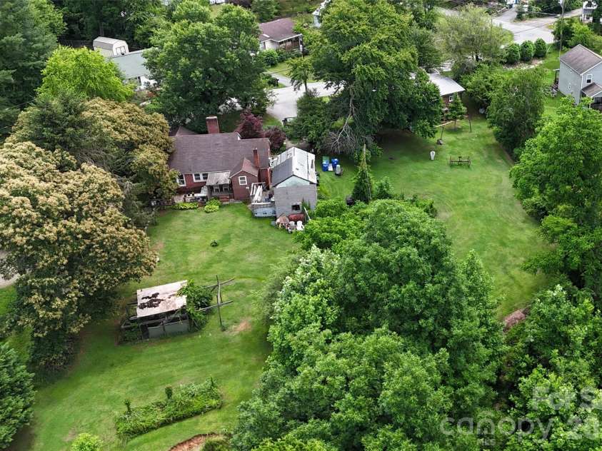 21 Maple Avenue, Candler, NC 28715.  MLS# CAR4273168, YatesRealty ID 2014. 