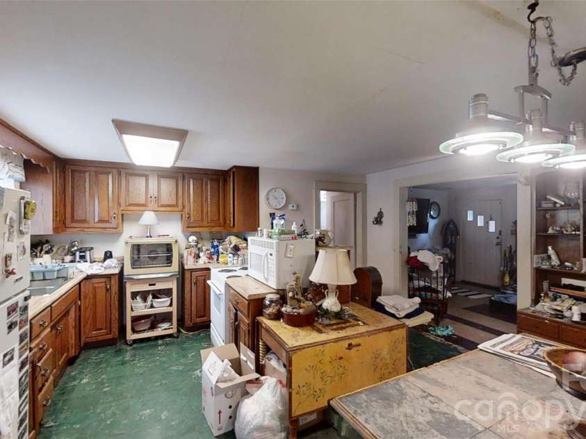 21 Maple Avenue, Candler, NC 28715.  MLS# CAR4273168, YatesRealty ID 2014. 