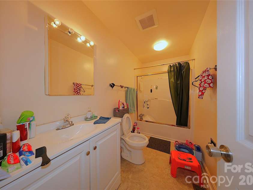 104 Pinetree Drive, Matthews, NC 28104.  MLS# CAR4367839, YatesRealty ID 20140. 