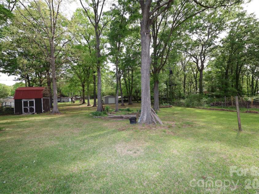 104 Pinetree Drive, Matthews, NC 28104.  MLS# CAR4367839, YatesRealty ID 20140. 