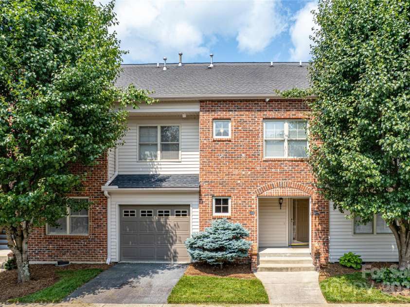 234 Wash Creek Drive, Hendersonville, NC 28739.  MLS# CAR4269090, YatesRealty ID 20140. 