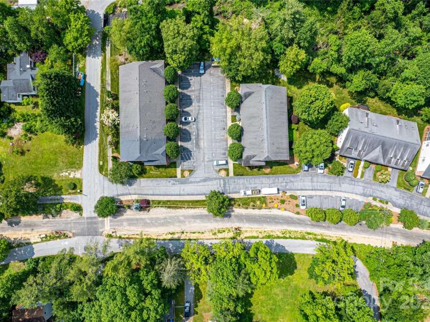 234 Wash Creek Drive, Hendersonville, NC 28739.  MLS# CAR4269090, YatesRealty ID 20140. 