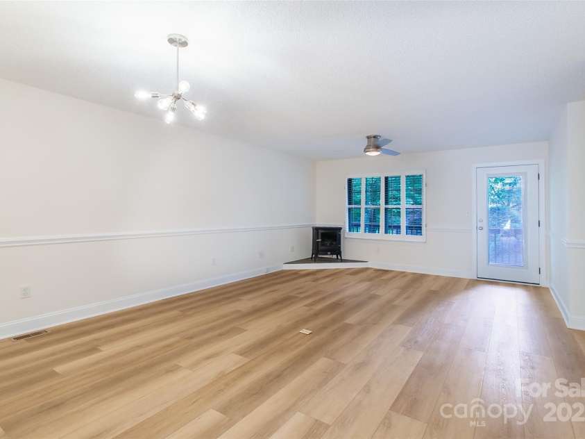 234 Wash Creek Drive, Hendersonville, NC 28739.  MLS# CAR4269090, YatesRealty ID 20140. 