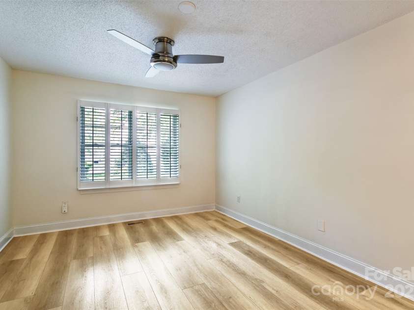 234 Wash Creek Drive, Hendersonville, NC 28739.  MLS# CAR4269090, YatesRealty ID 20140. 