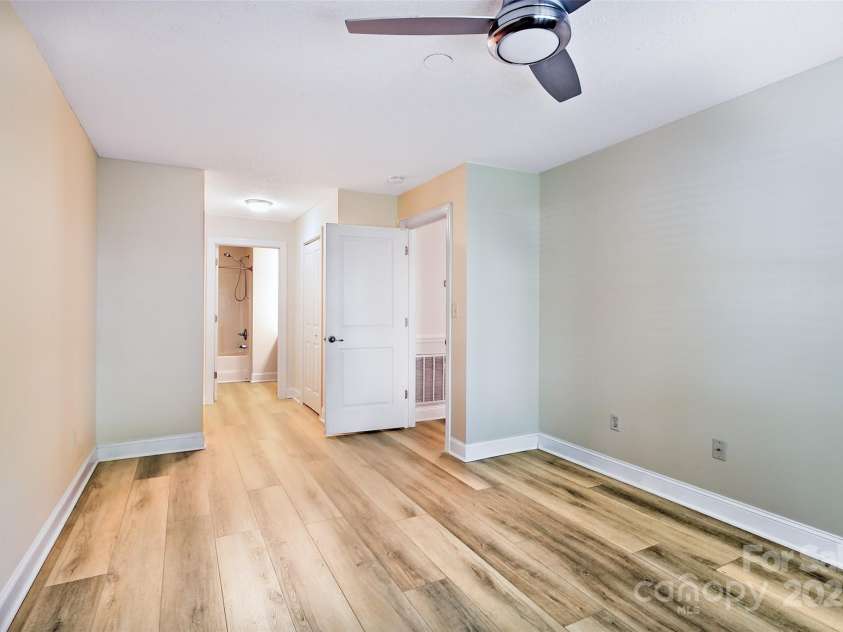 234 Wash Creek Drive, Hendersonville, NC 28739.  MLS# CAR4269090, YatesRealty ID 20140. 