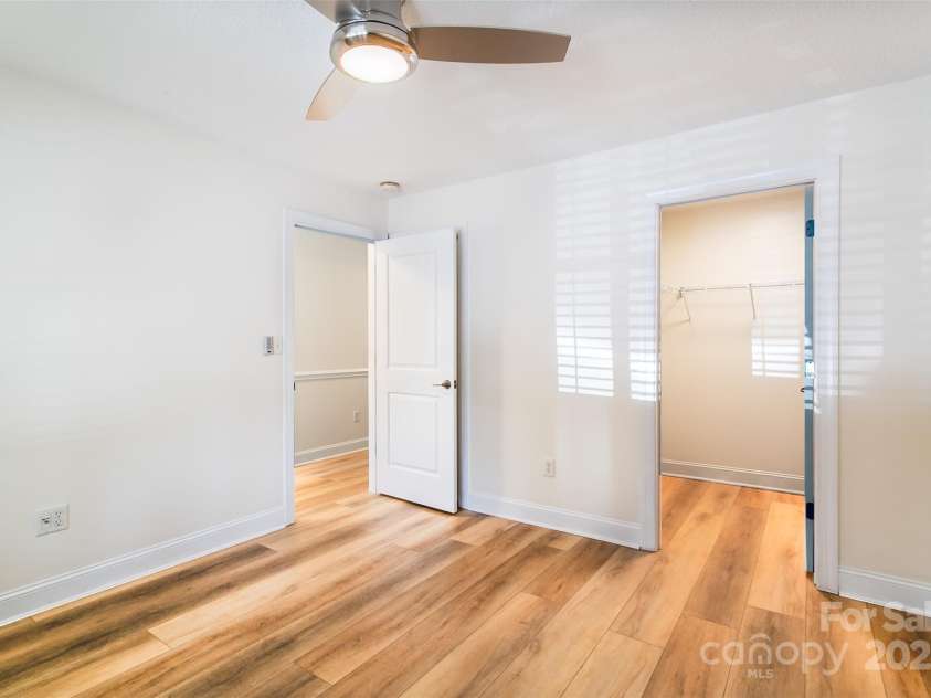 234 Wash Creek Drive, Hendersonville, NC 28739.  MLS# CAR4269090, YatesRealty ID 20140. 