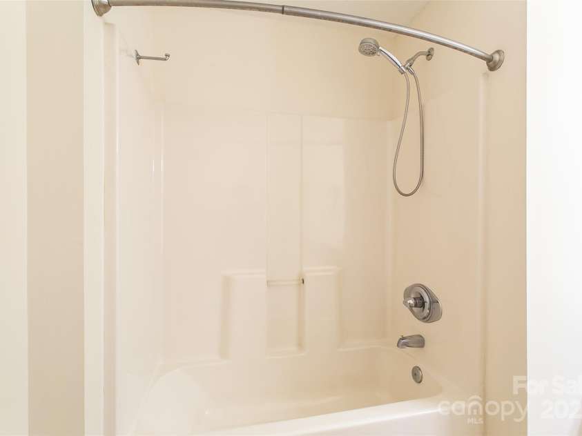 234 Wash Creek Drive, Hendersonville, NC 28739.  MLS# CAR4269090, YatesRealty ID 20140. 