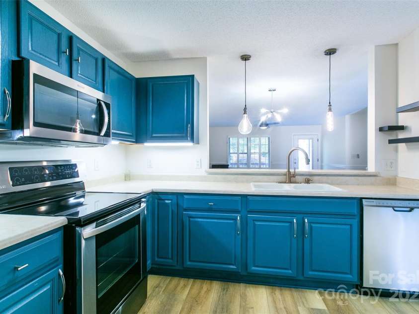 234 Wash Creek Drive, Hendersonville, NC 28739.  MLS# CAR4269090, YatesRealty ID 20140. 