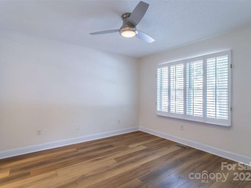 234 Wash Creek Drive, Hendersonville, NC 28739.  MLS# CAR4269090, YatesRealty ID 20140. 