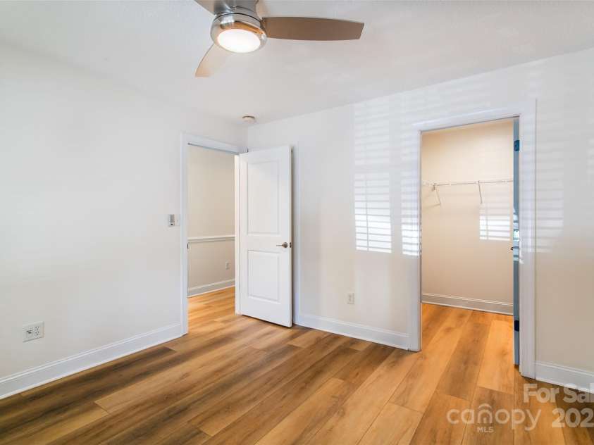 234 Wash Creek Drive, Hendersonville, NC 28739.  MLS# CAR4269090, YatesRealty ID 20140. 