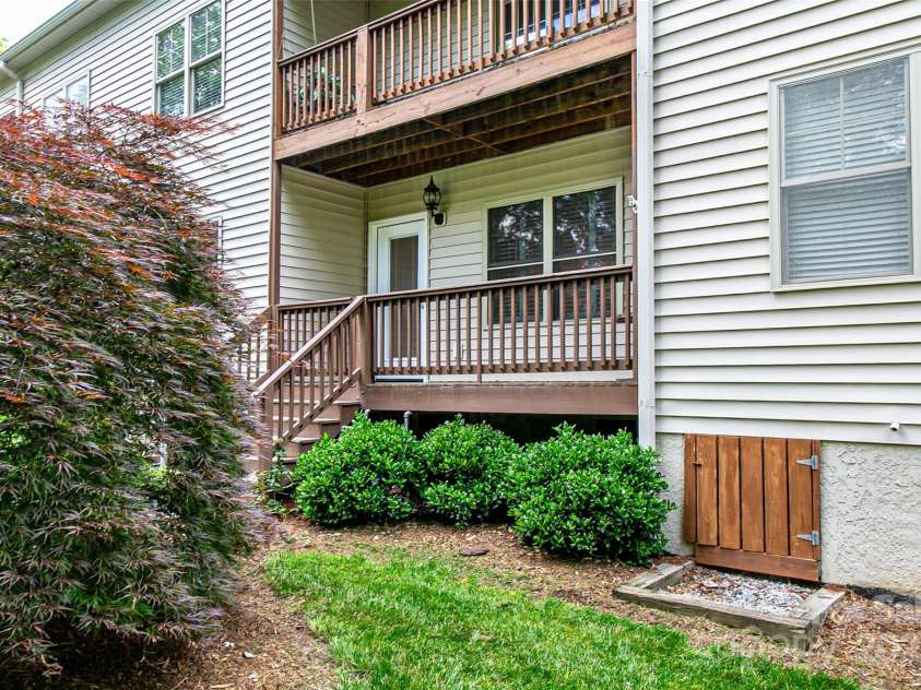 234 Wash Creek Drive, Hendersonville, NC 28739.  MLS# CAR4269090, YatesRealty ID 20140. 