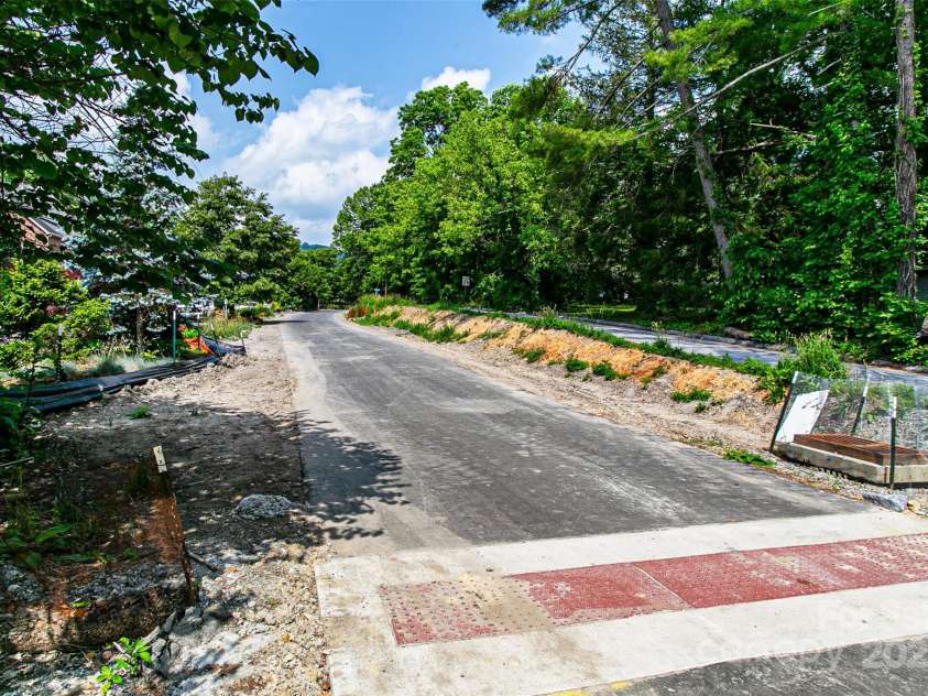 234 Wash Creek Drive, Hendersonville, NC 28739.  MLS# CAR4269090, YatesRealty ID 20140. 