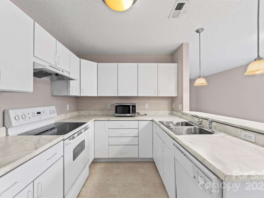 234 Wash Creek Drive, Hendersonville, NC 28739.  MLS# CAR4325434, YatesRealty ID 20140. 