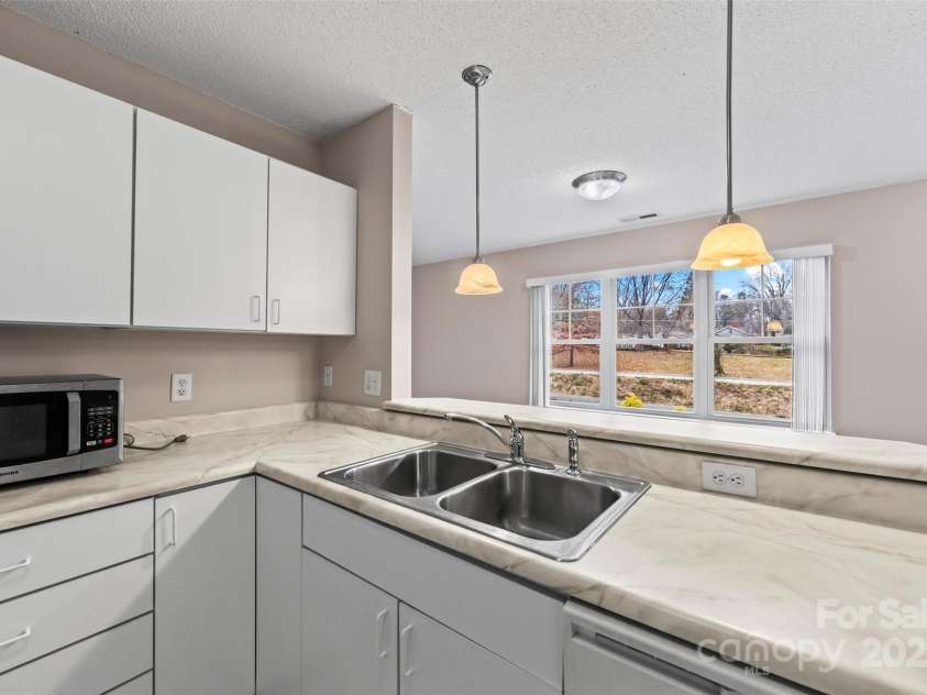 234 Wash Creek Drive, Hendersonville, NC 28739.  MLS# CAR4325434, YatesRealty ID 20140. 