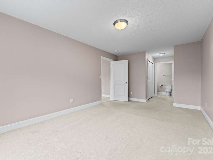 234 Wash Creek Drive, Hendersonville, NC 28739.  MLS# CAR4325434, YatesRealty ID 20140. 