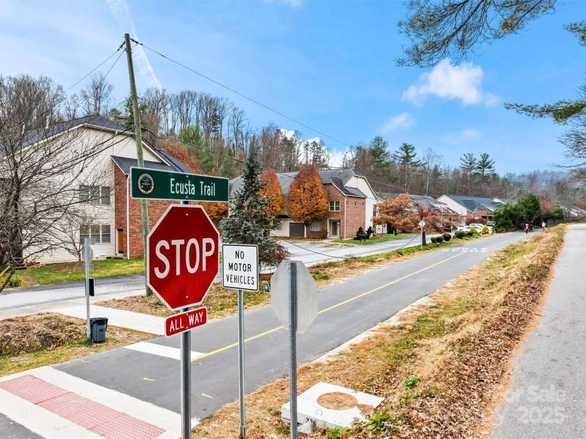 234 Wash Creek Drive, Hendersonville, NC 28739.  MLS# CAR4325434, YatesRealty ID 20140. 