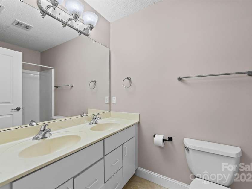 234 Wash Creek Drive, Hendersonville, NC 28739.  MLS# CAR4325434, YatesRealty ID 20140. Primary Bath.