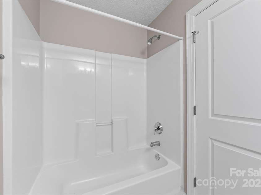 234 Wash Creek Drive, Hendersonville, NC 28739.  MLS# CAR4325434, YatesRealty ID 20140. Primary Bath