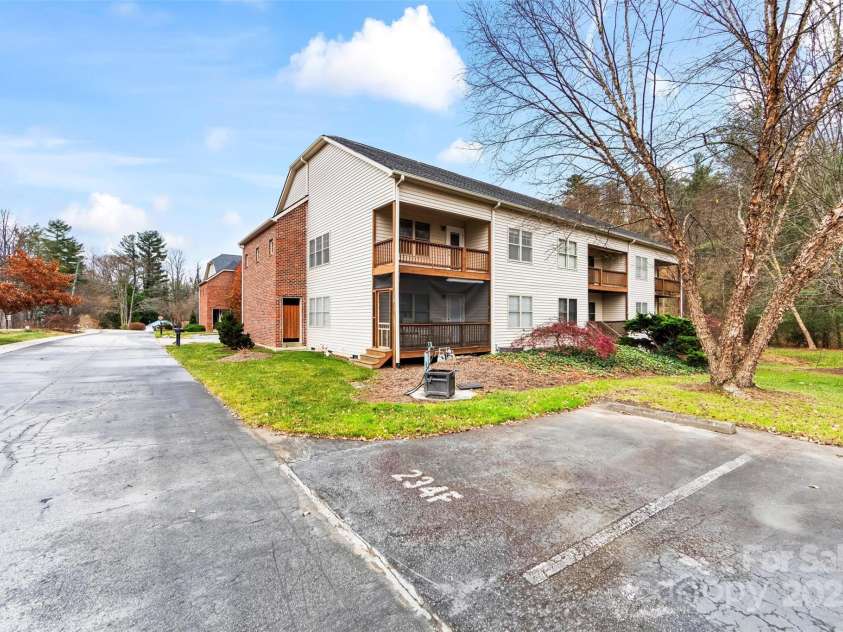 234 Wash Creek Drive, Hendersonville, NC 28739.  MLS# CAR4325434, YatesRealty ID 20140. There's guest parking.