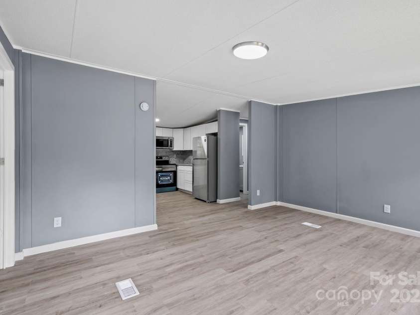 518 Primrose Drive, Asheville, NC 28806.  MLS# CAR4271696, YatesRealty ID 20141. 